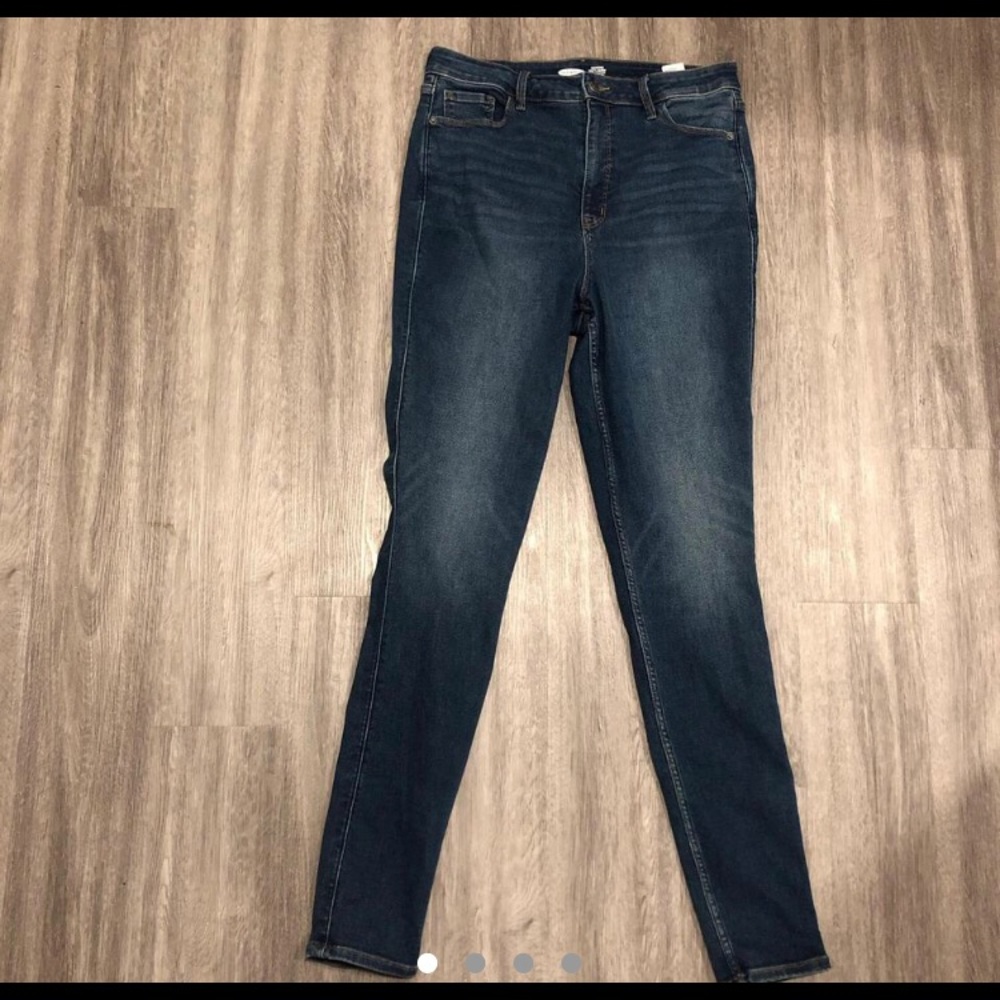 dark blue old navy skinny jeans in good condition